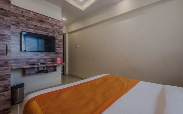 OYO 10016 Hotel Golden Inn