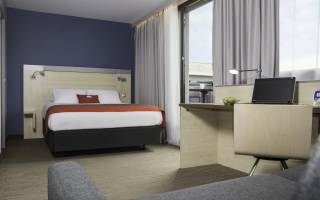 HOLIDAY INN EXP TOULOUSE ARPT by IHG