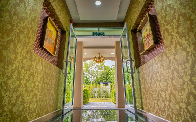 Siri Nakornpink Chiang Mai Hotel (Sha Plus+)