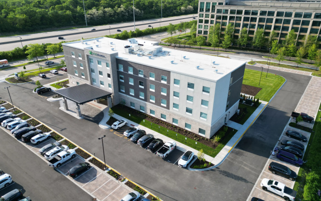 Holiday Inn Express & Suites Chicago Schaumburg by IHG