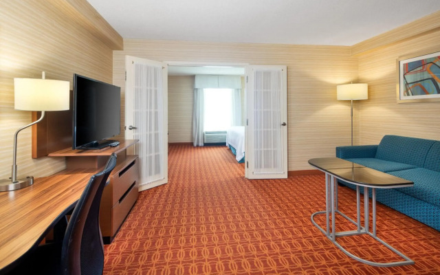 Fairfield Inn and Suites by Marriott Toronto Airport