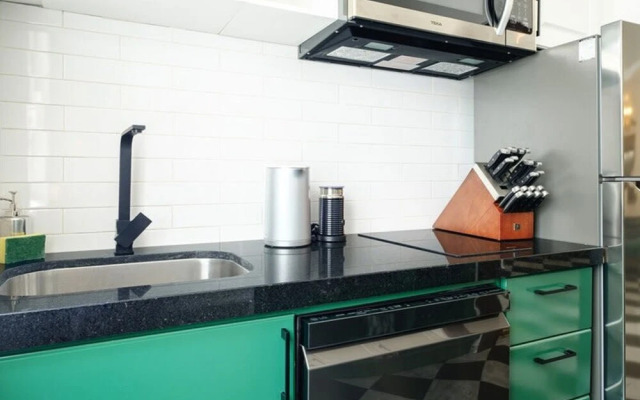 Art Deco Style Condo 2min Walk to Lincoln Park