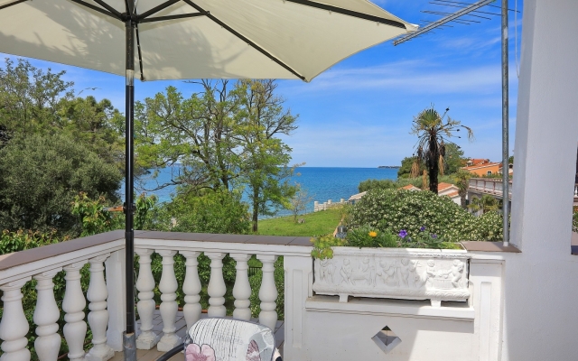 Room Aleksandra - 10 m from sea: R7 Bibinje, Zadar riviera