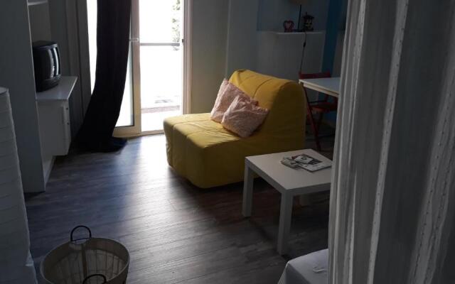 Romantically allured studio next to the center