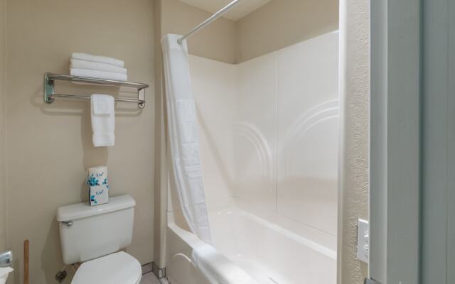 Pacific Reef Hotel & Light Show