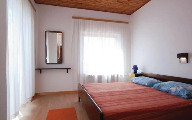 Bruno - Spacious Yard - A1