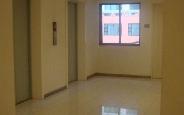 OYO 769 Poblacion Suites Polaris