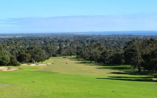 Sun, Beach, Shops, Wifi, Netflix