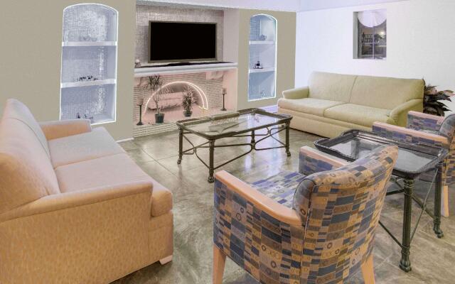 Knights Inn - Lithonia