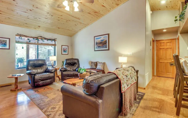 Near Hiking Trails: Heber-overgaard Haven w/ Deck!