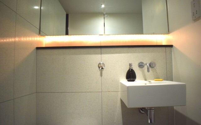 Central London Spacious 1 Bedroom Flat