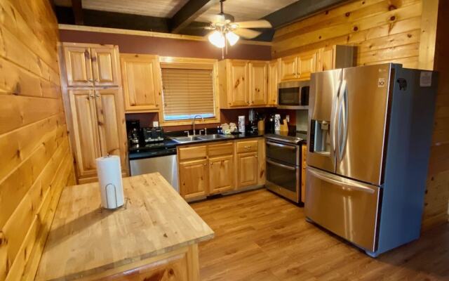 Million Dollar View - Four Bedroom Cabin