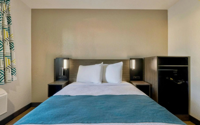 Motel 6 Anaheim, CA - Fullerton East