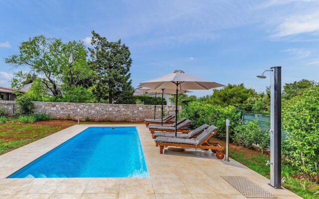 Stunning Home in Premantura With Wifi and 3 Bedrooms