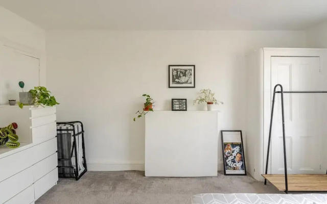 London Oasis Retreat - 2 Bedroom Apartment