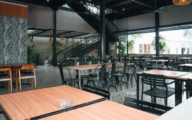 Sans WM Hotel Blitar