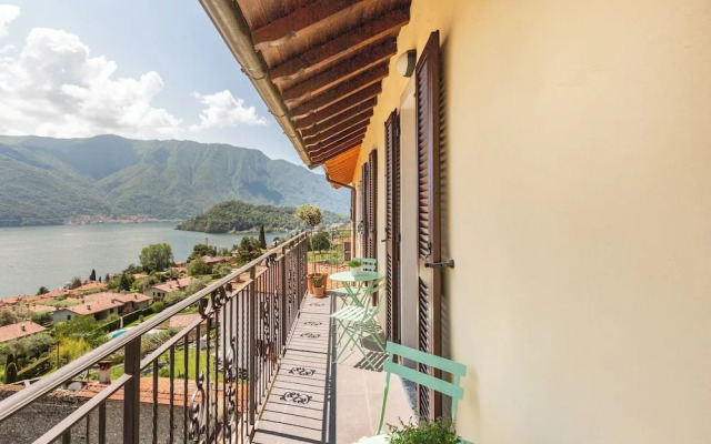 Lake View Terrace Apartment by Rent all Como