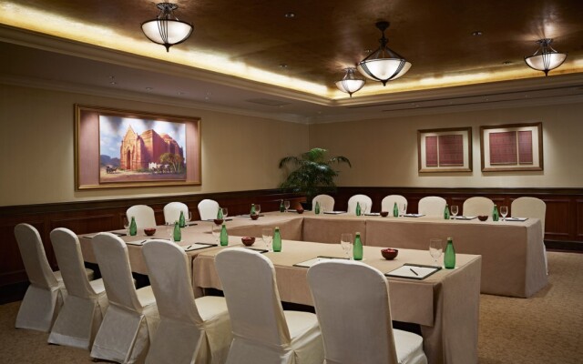 Sule Shangri-La, Yangon