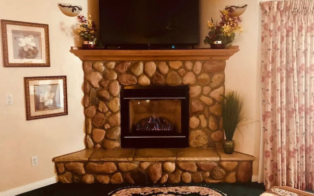 Giant Oaks Lodge