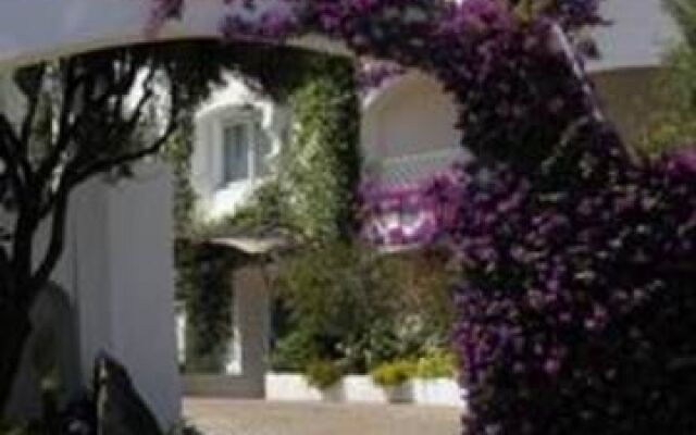 Jaspe Hotel, Manor Living