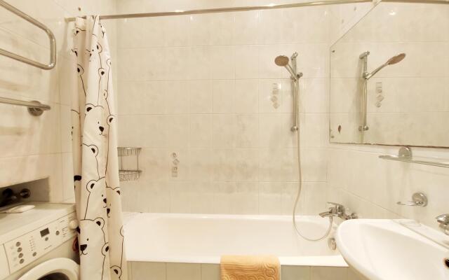 Tverskaya Street (Тверская Стрит) на улице 1-ая Тверская-Ямская