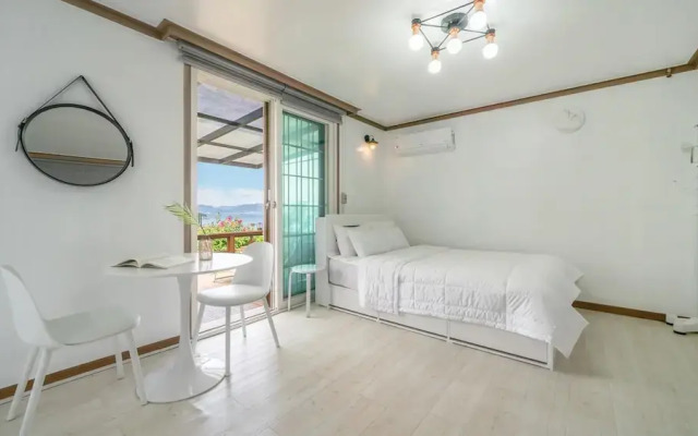 Yeosu Dulggot Pension
