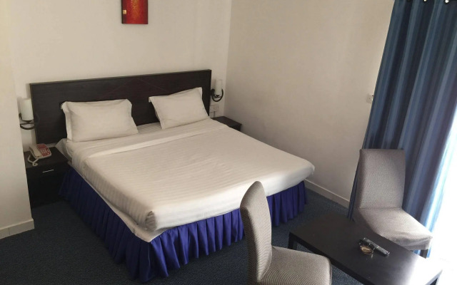 Manhattan Avenue Hotel