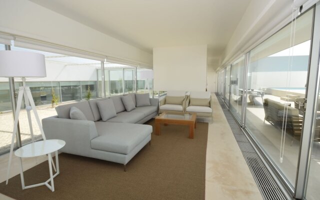 Morden Archictectural Villa In Lisbon