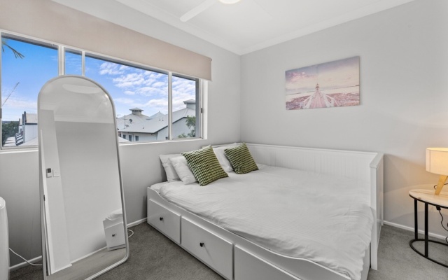 Quaint Townhouse in Bustling Locale – Guest Rooms – Brisbane