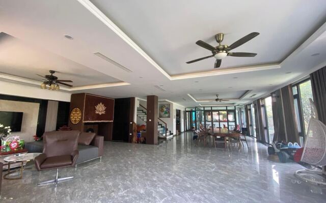 King Bavi Resort