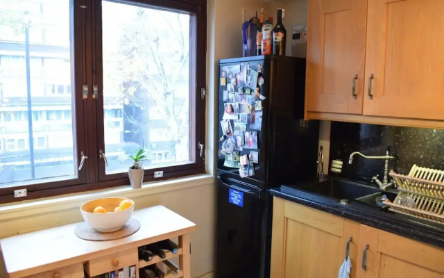 Trendy Notting Hill 1 Bedroom Apartment With Balcony