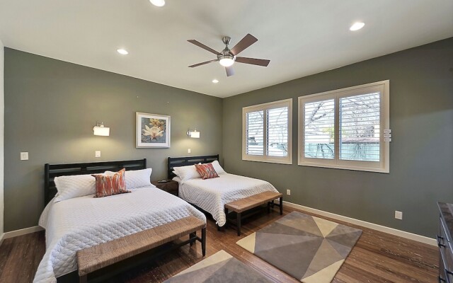 Stylish 3BR in Austin by RedAwning
