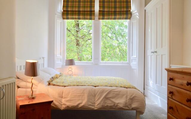 Spacious 3 Bedroom West End Flat