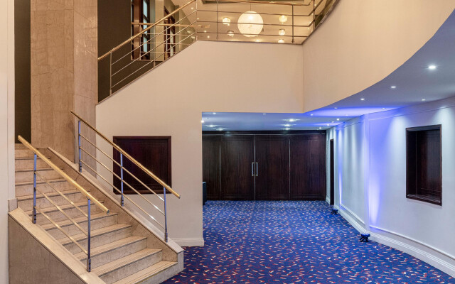 Argenta Tower Hotel & Suites