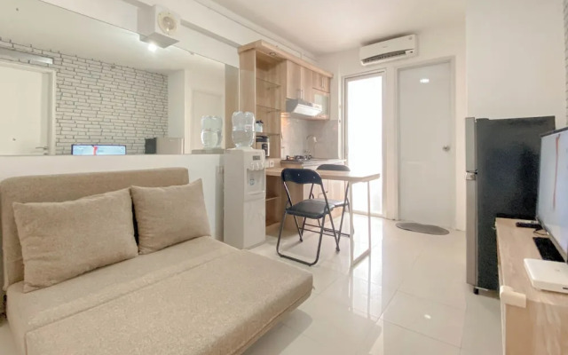 Modern Look 2Br At Bassura City Apartment