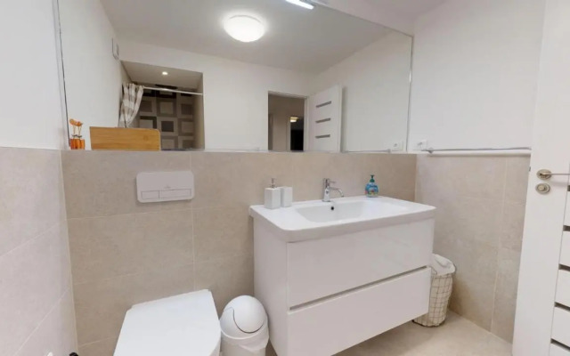 17 Ljubav Place