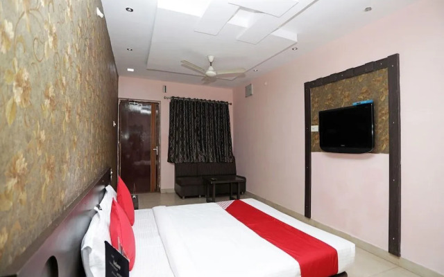Hotel Recharge By OYO Rooms