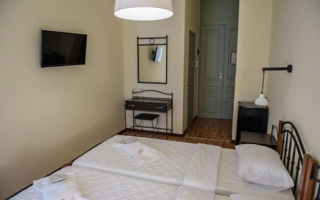 Athinas Street Inn