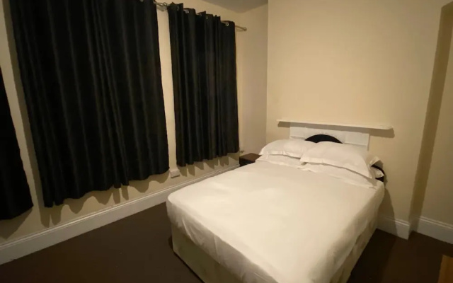 OYO Newport Lodge