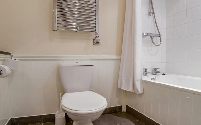 OYO The Bridge House Hotel