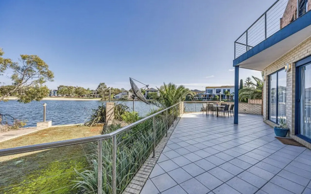 StayAU 6BR Deluxe Lakeview Point Cook