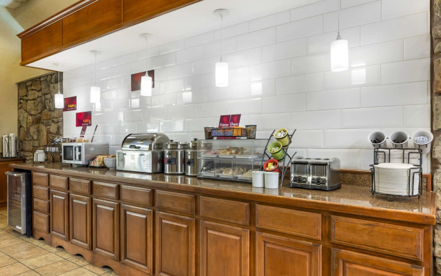 Best Western Plus Landing View Inn & Suites