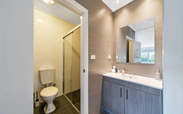 Carlton Suites