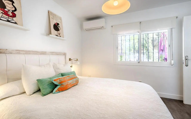 Beachside cosy apartment with pool