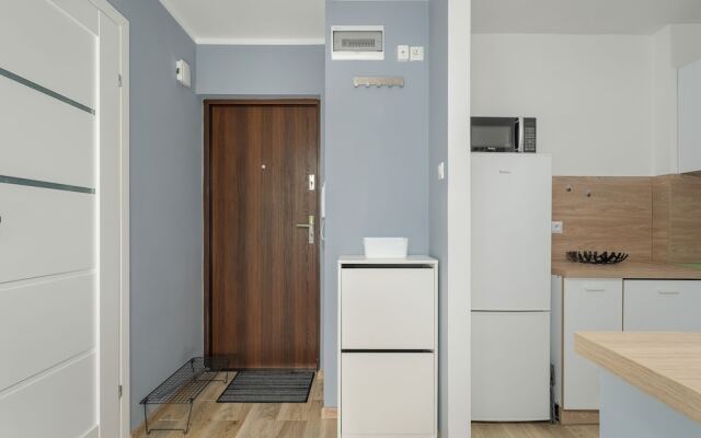 Poznan Apartment With 2 Desks by Renters