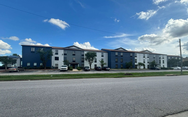 Quality Inn & Suites at Airport Blvd I-65