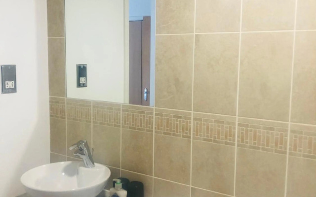 Apartment 2 bath free parking