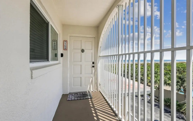 Oceanfront 3BR Condo: Gated, Breathtaking View