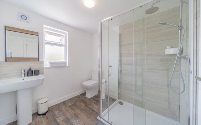Charming 3-bed Apartment in South end on sea