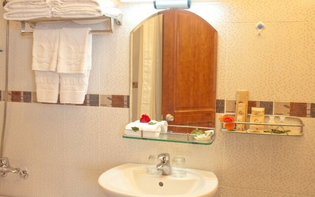 Nhat Thanh Hotel
